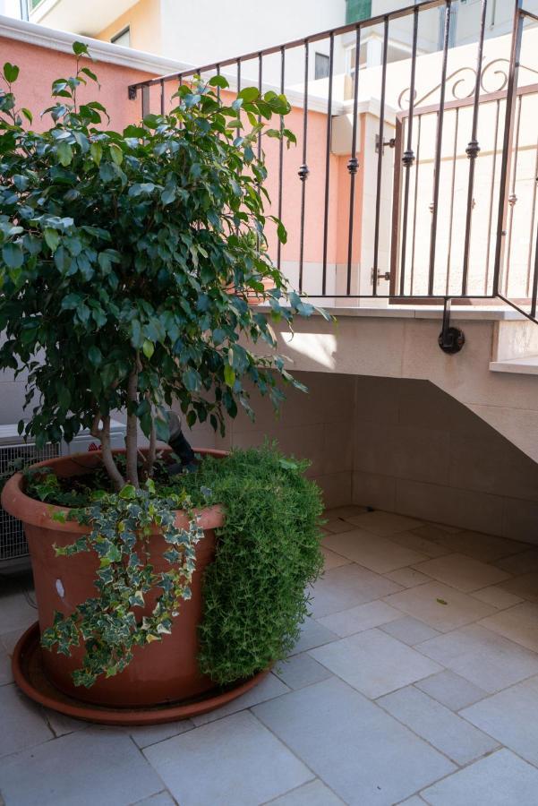 La Casetta Di Chiara B&B โปลีญาโนอามาเร ภายนอก รูปภาพ