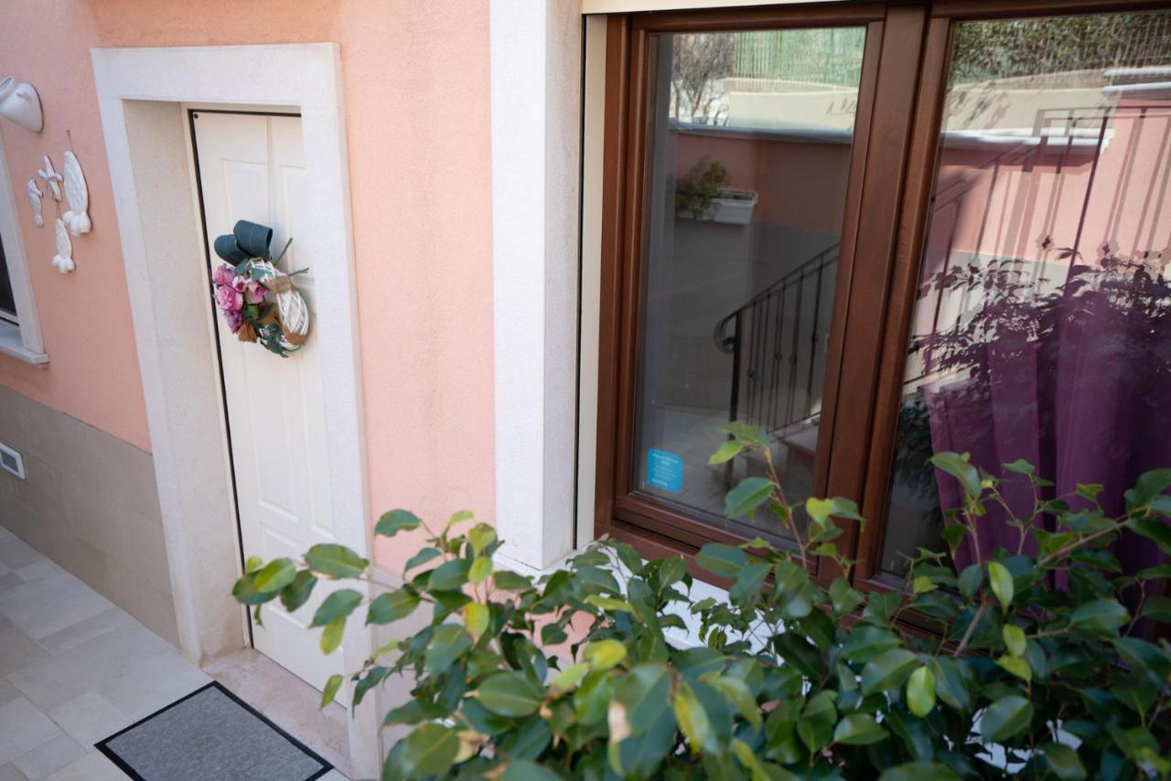 La Casetta Di Chiara B&B โปลีญาโนอามาเร ภายนอก รูปภาพ